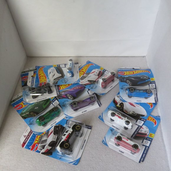 Hot Wheels 2020 Tokyo Olympics Set - Picture 1 of 12